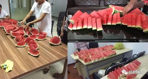 在单位吃瓜之,揭秘职场八卦背后的真相