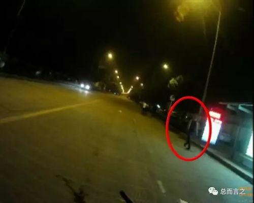 夜晚开车吃瓜,瓜香伴车行