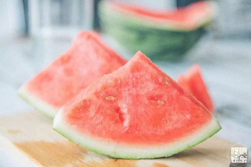 长沙猜拳吃瓜,猜拳吃瓜，趣味横生的夏日风情