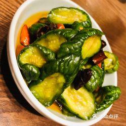 吃乳瓜的照片,镜头下的清新口感与自然魅力