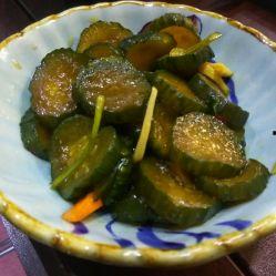 吃乳瓜的照片,镜头下的清新口感与自然魅力