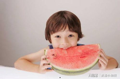 吃瓜图片小孩,捕捉夏日童真瞬间