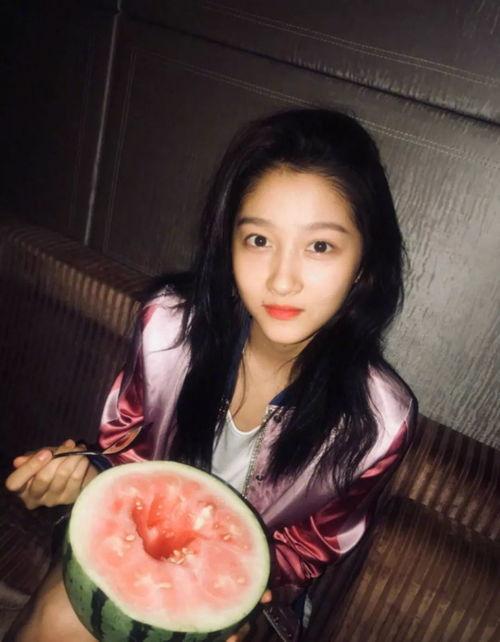 吃瓜人像摄影,吃瓜人像摄影的艺术魅力