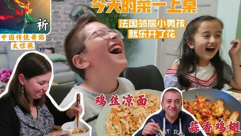 外国萌娃吃瓜,外国萌宝的欢乐食瓜时光