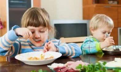 小孩吓得不敢吃瓜,小鬼头吓得不敢吃瓜的趣事