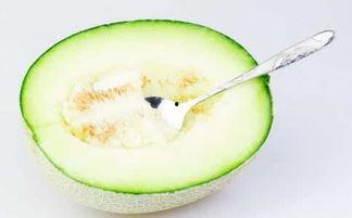 经期可不可以吃哈密瓜,经期女性适宜食用哈密瓜的探讨