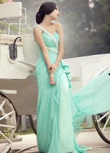 中式婚纱吃瓜,一场穿越时空的甜蜜盛宴