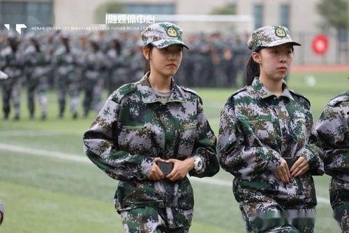 军训跳舞吃瓜事件,舞蹈表演引发的热议瞬间