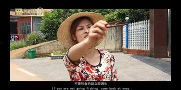 农妇吃瓜,体验丰收喜悦