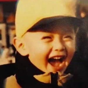 抛媚眼吃瓜视频,揭秘网络短视频的趣味与魅力