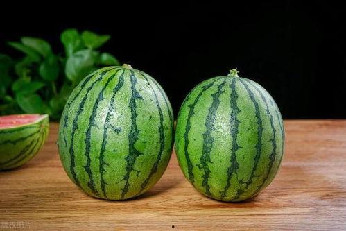 如何评价吃瓜现象,网络时代的舆论狂欢与反思  第2张