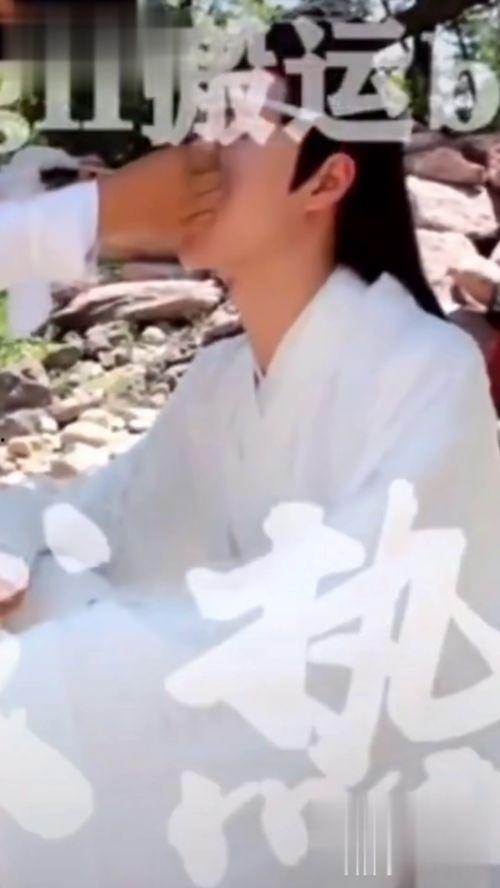 人设崩塌吃瓜视频  第3张