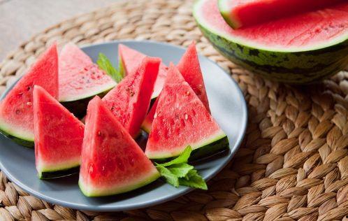 搬凳子吃瓜群众,吃瓜群众的趣味生活  第3张